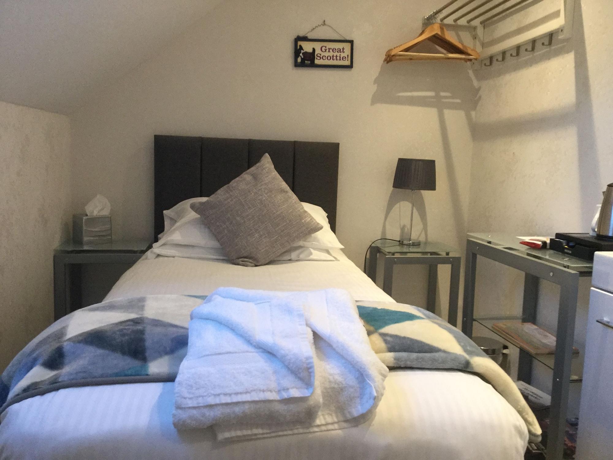 Oyo Inverour Guest House Gairlochy Zewnętrze zdjęcie